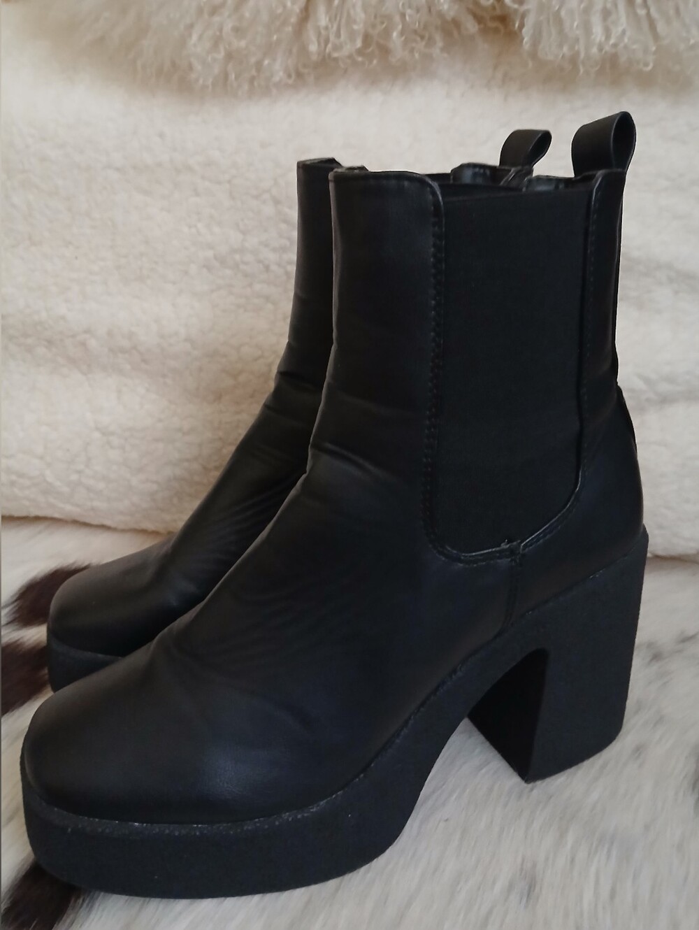 Ardene Platform Chelsea Booties - Women's Stylish High Block Heel Sz 9